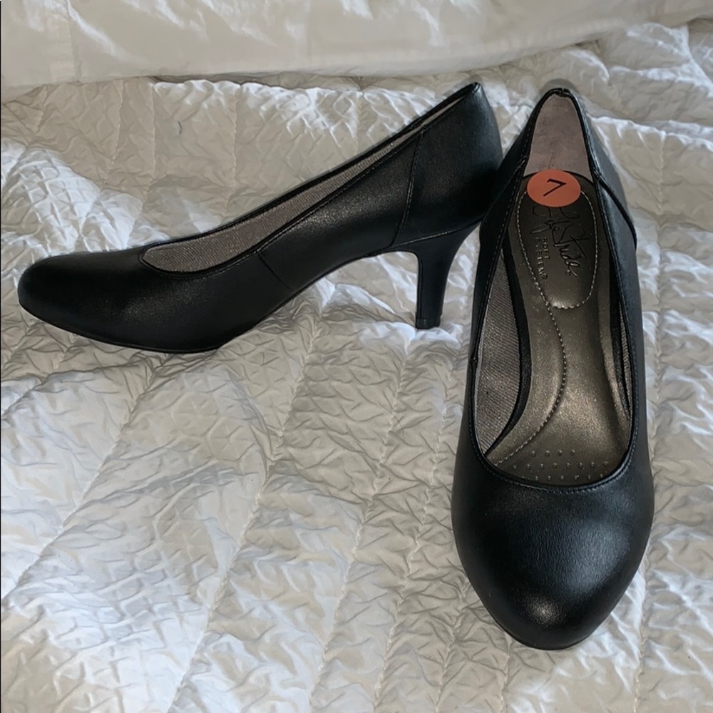 1.5 inch black heels